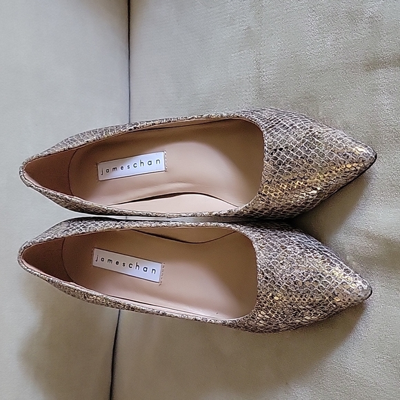 James Chan Women's Pumps - Picture 3 of 7